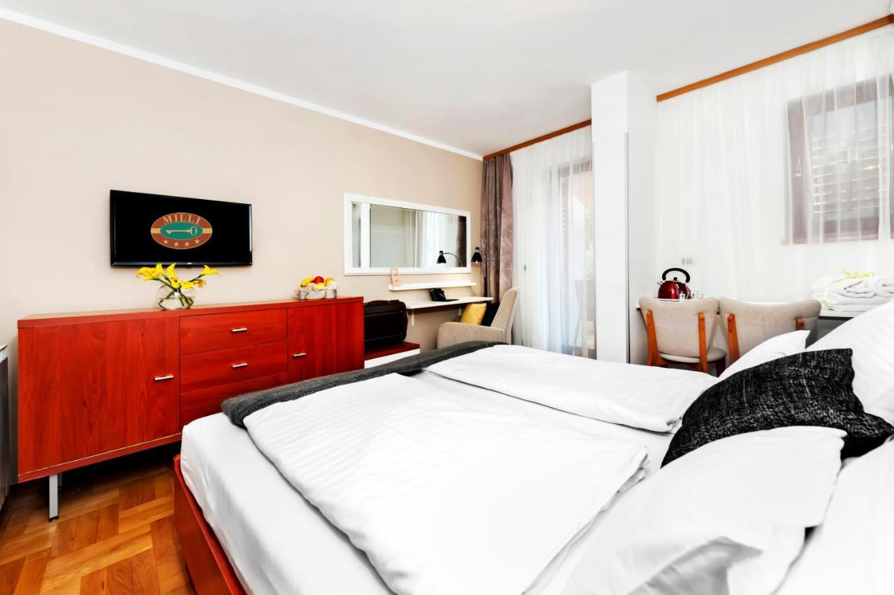 Villa Milli B&B ロヴィニ エクステリア 写真