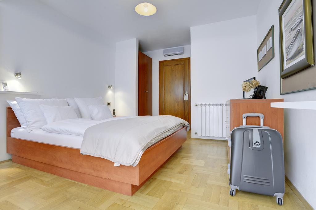 Villa Milli B&B ロヴィニ エクステリア 写真